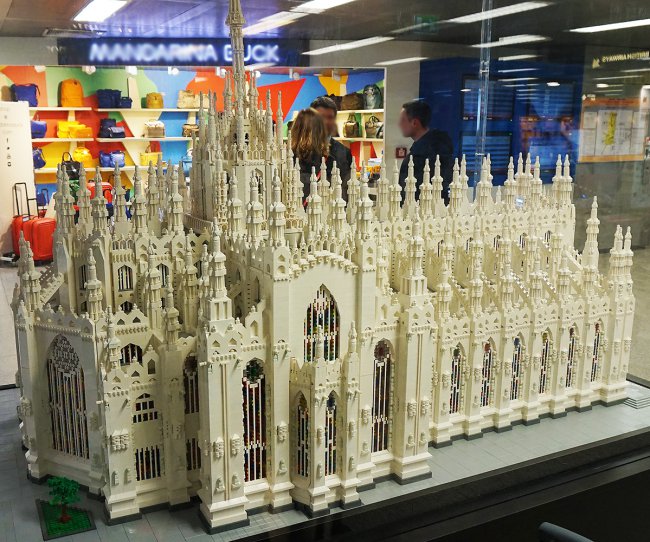 Cathedrale-miniature-lego-milan.jpg