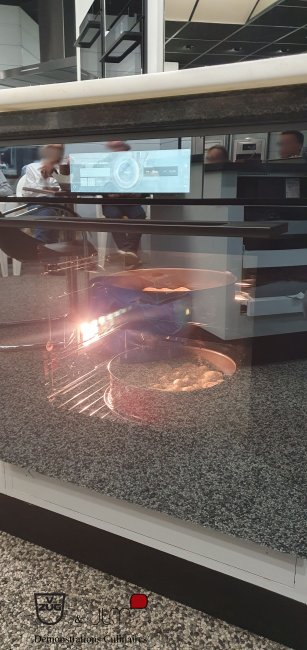 Four multi fonction pyrolyse Vzug