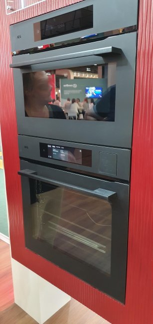 alignement vertical de fours AEG tout tactile black