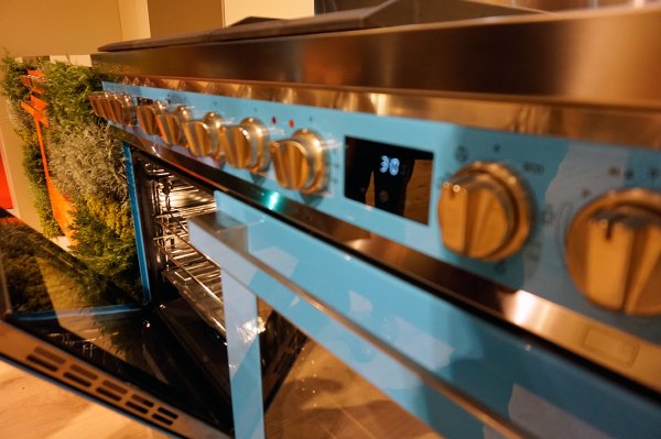 Détail boutons piano Smeg Portofino