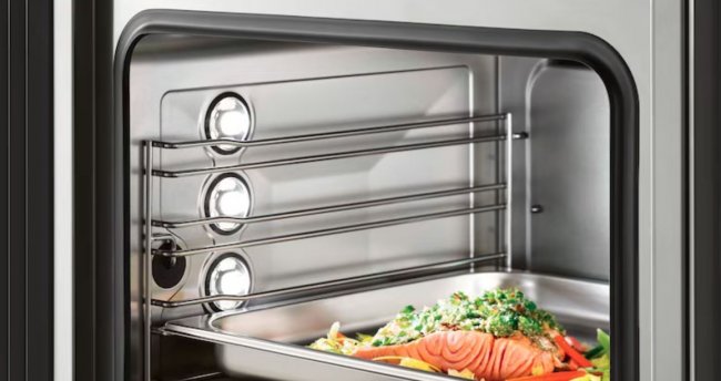 éclairage interieur four Miele avec raccord arrivée et evacuation d eau