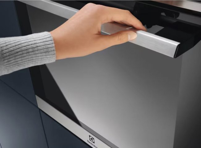 Poignee du four electrolux combi-vapeur EOC6P46X