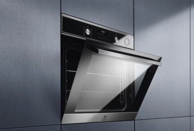 four electrolux combi-vapeur EOC6P46X en_situation