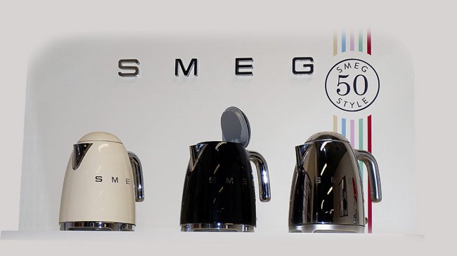 bouilloire annee 50 smeg design vintage
