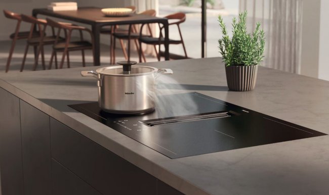 aspiration des fumées de cuisson avec la plaque aspirante kmda7876