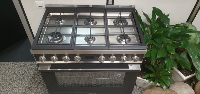 piano de cuisson Smeg 90cm