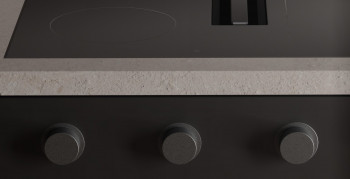 Manettes noires en façade pour table induction Vzug