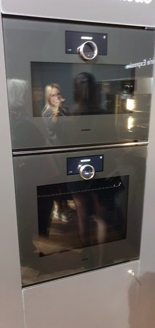 serie minimalistic au salon esprit meuble 2025