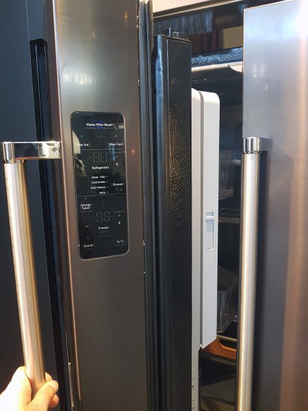 bandeau de commande du refrigerateur kitchenaid noir KRFC 704